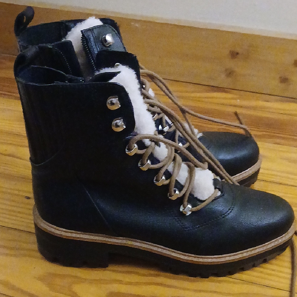 New Nine West Leather Black Boots new W/out Tags
